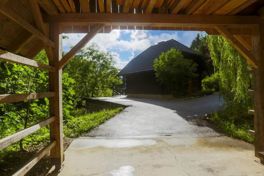 Cottage In The Woods - Lake ボーヒニ エクステリア 写真